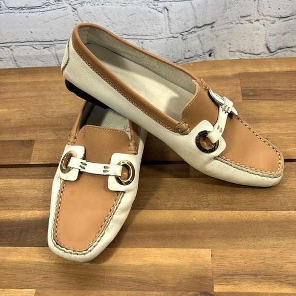 TOD’S White and Tan Driving Shoes Size 38.5 / 8.5 - Picture 1 of 8